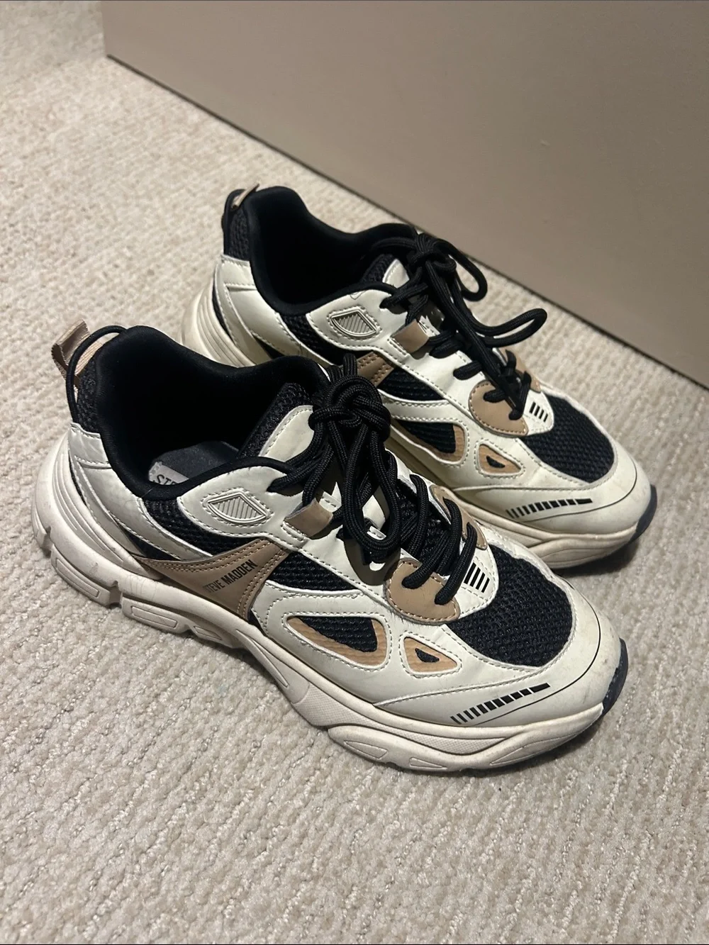 Great condition Steve Madden sneakers